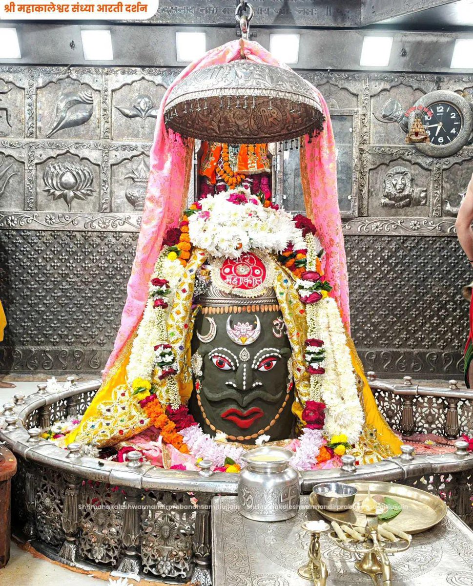 *🙏🌹जय श्री महाकाल 🌹🙏*
*श्री महाकालेश्वर ज्योतिर्लिंग का आज का संध्या आरती श्रृंगार दर्शन* 
*🔱 01 दिसंबर 2025 ( सोमवार )🔱*