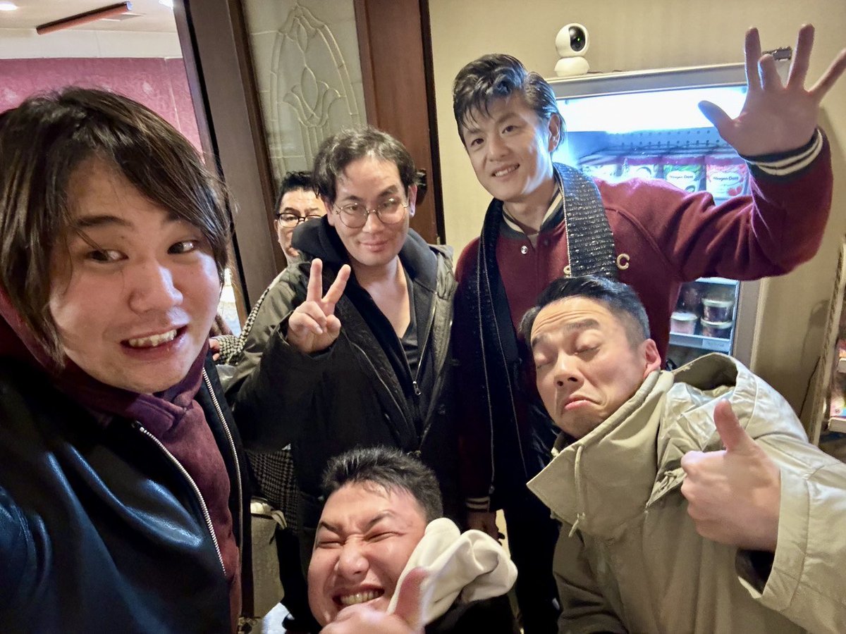 smith_veuve's tweet photo. 自分の人生が誰かの人生の生き甲斐になるって素敵。自分も誰かも幸せ。みんな幸せ。
これからもそんなライブをしたいねー！
秋田最幸でしたー🐻🐻🍺 https://t.co/gzgQUIM9Zh