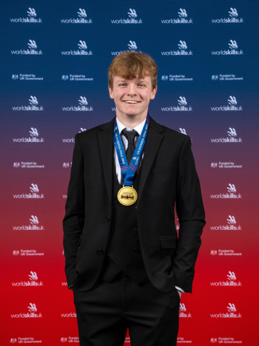 OldhamCollege's tweet photo. Congratulations to our @WorldSkillsUK National Finalists 2025! 🎉

🥇 Jake - Gold in IT Support Technician
🥈 Ellie - Silver in Foundation Skills: Hairdressing
👏 Archie - national finalist in Electrical Installation.

We're so proud of your amazing achievements! #WSUKFinals2025 https://t.co/N89Pzc7zqF