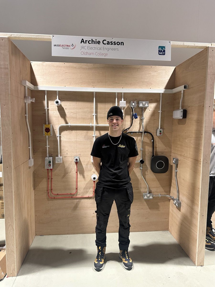 OldhamCollege's tweet photo. Congratulations to our @WorldSkillsUK National Finalists 2025! 🎉

🥇 Jake - Gold in IT Support Technician
🥈 Ellie - Silver in Foundation Skills: Hairdressing
👏 Archie - national finalist in Electrical Installation.

We're so proud of your amazing achievements! #WSUKFinals2025 https://t.co/N89Pzc7zqF