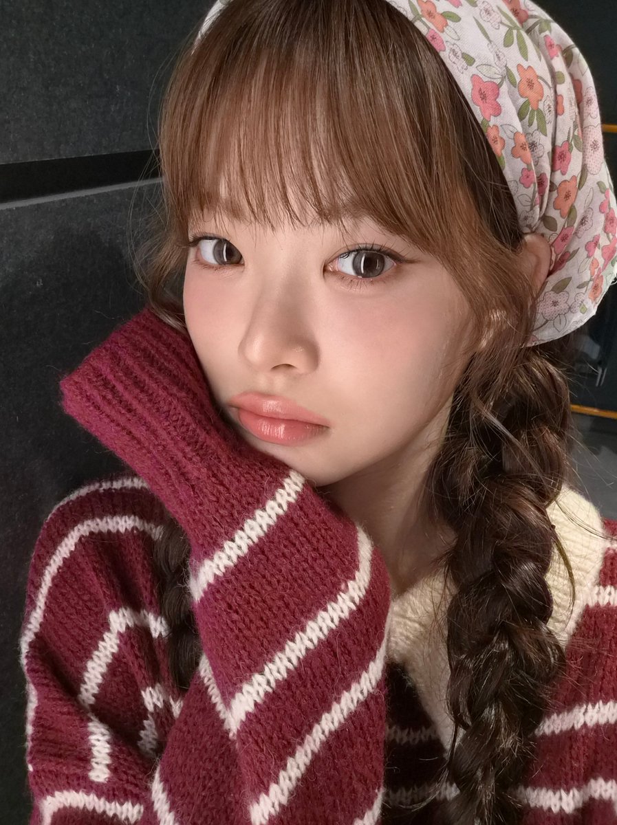 xhae_y's tweet image. 너무 잘 어울려서 이거 꼭 사고 싶어 🥹