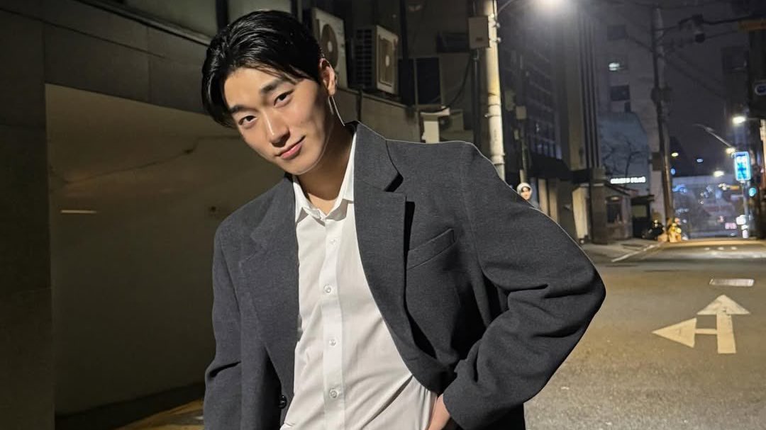 heartinsani's tweet photo. san graduated with a masters in boyfriendology and a doctorate in husbandological studies of being the most boyfriendiest of boyfriend material at the university of boyfriendism https://t.co/Ygn0h1KMdX
