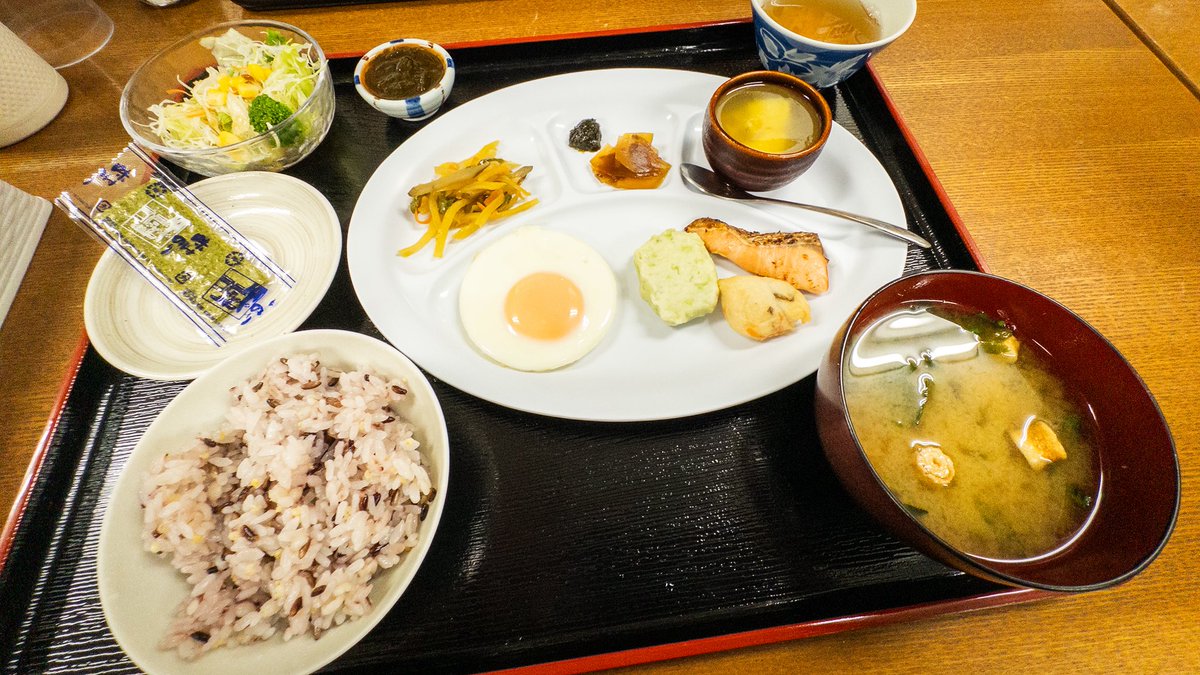 toshiPiP's tweet image. 数日間とても品数豊富で美味しいご飯をいただきました
パパイヤを野菜として食べるのは驚きましたが美味しかったです
朝ごはんって普段食べませんが食べる生活を知ってしまうと戻れなくなりそうです