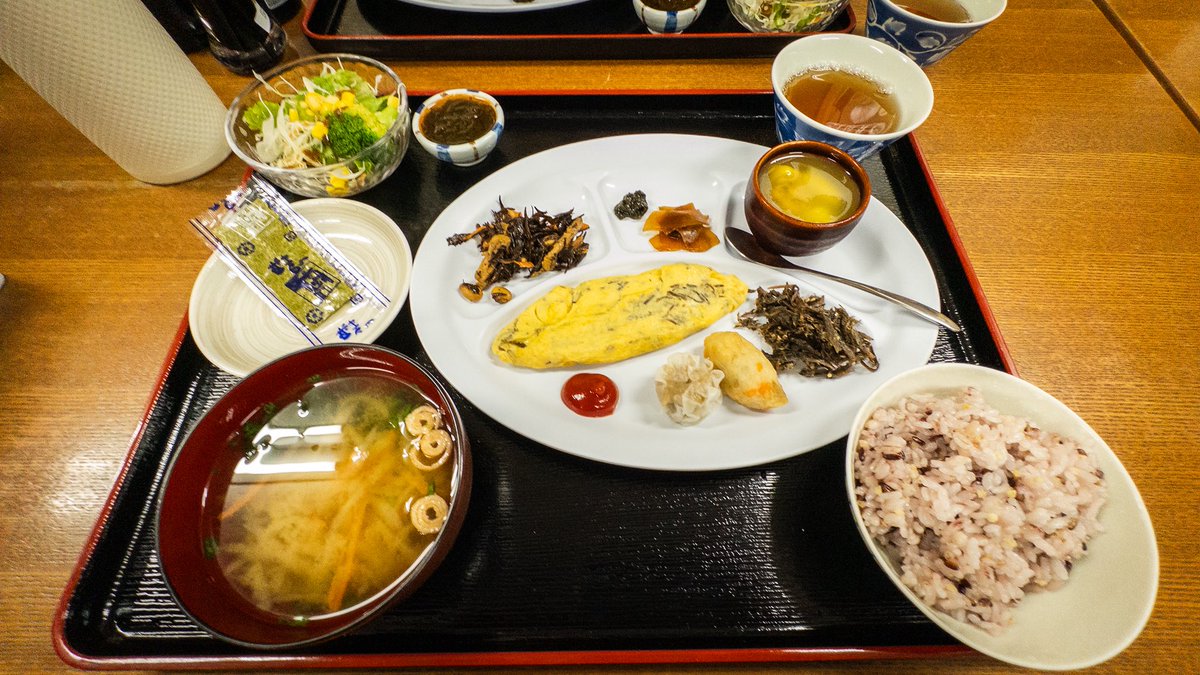 toshiPiP's tweet image. 数日間とても品数豊富で美味しいご飯をいただきました
パパイヤを野菜として食べるのは驚きましたが美味しかったです
朝ごはんって普段食べませんが食べる生活を知ってしまうと戻れなくなりそうです