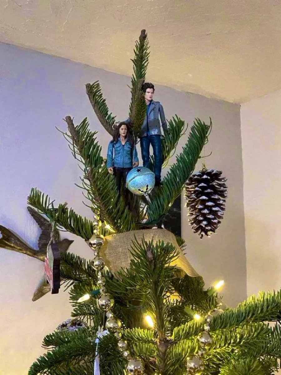 horrorsthetics's tweet photo. it’s december https://t.co/QYLkGNP9kV