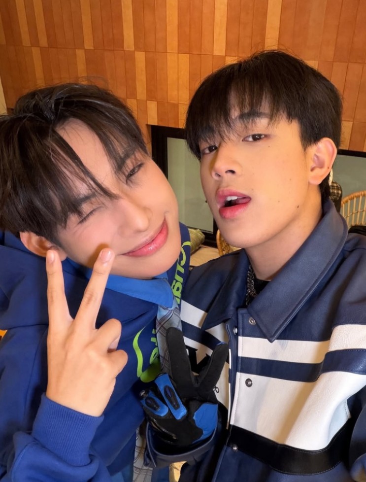 do you ever just pause and realize how lucky we are to be alive at the same time as #ashxl? like we are literally witnessing the existence of perfection, the ethereal beauty, the peak of humanity in real time...