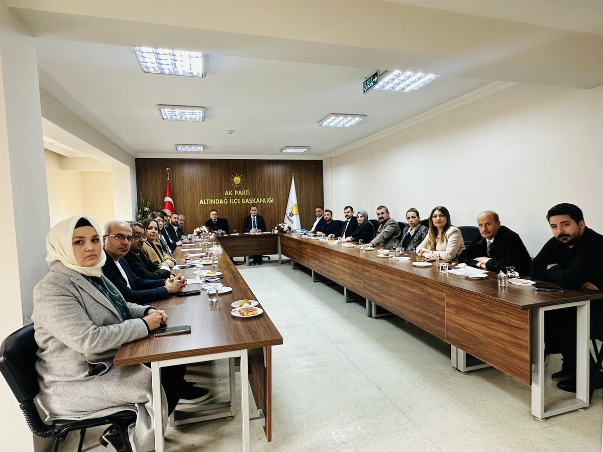 Aralık Ayı AK Parti Belediye Grup Toplantımızı İlçe Başkanımız Sn. <a href="/Fatih__Bildik/">Fatih BİLDİK 🇹🇷</a> başkanlığında, Belediye Başkanımız Sn. <a href="/DrVeyselTiryaki/">Dr. Veysel Tiryaki</a> ve Meclis Üyelerimizin katılımlarıyla gerçekleştirdik. 

#KalbimizAltındağ 

<a href="/RTErdogan/">Recep Tayyip Erdoğan</a>
<a href="/hakanhanozcan/">Hakan Han ÖZCAN 🇹🇷</a>