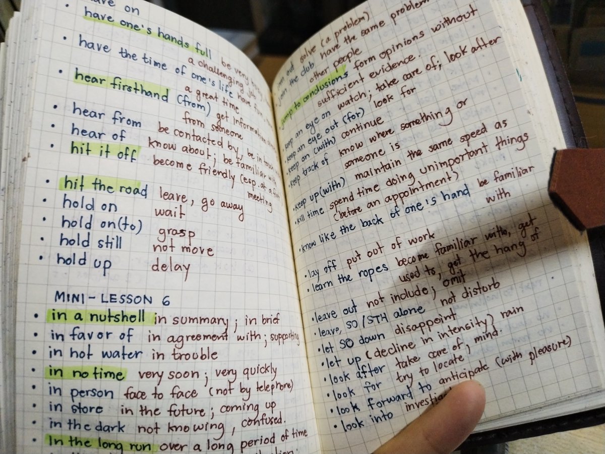 SayCoolEnglish's tweet image. นี่ก็เลยใช้ข้อดีตรงนี้เป็น motivation ในการเรียนรู้ภาษาของตัวเองด้วยค่ะ ได้ทั้งคลังคำศัพท์ที่เพิ่มขึ้น ได้ทั้งออกกำลังกายสมองด้วย 🧠 อย่างเวลาเจอหรือได้ยินคำหรือสำนวนที่น่าสนใจ ก็เขียนใส่ Post it แปะไว้ให้ตัวเองได้เห็นผ่านตาบ่อยๆ