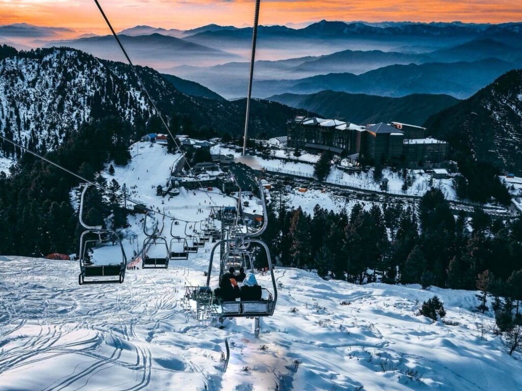 saiyahtravels's tweet photo. Planning a winter trip?

Malam Jabba is the perfect mix of snow, views, adventure, and calm.

Here’s your complete guide 👇
https://t.co/7k1t1i32Uq

#MalamJabba #Pakistan #WinterTravel #SwatValley #ExplorePakistan #Saiyahtravels https://t.co/wW29IloFZo