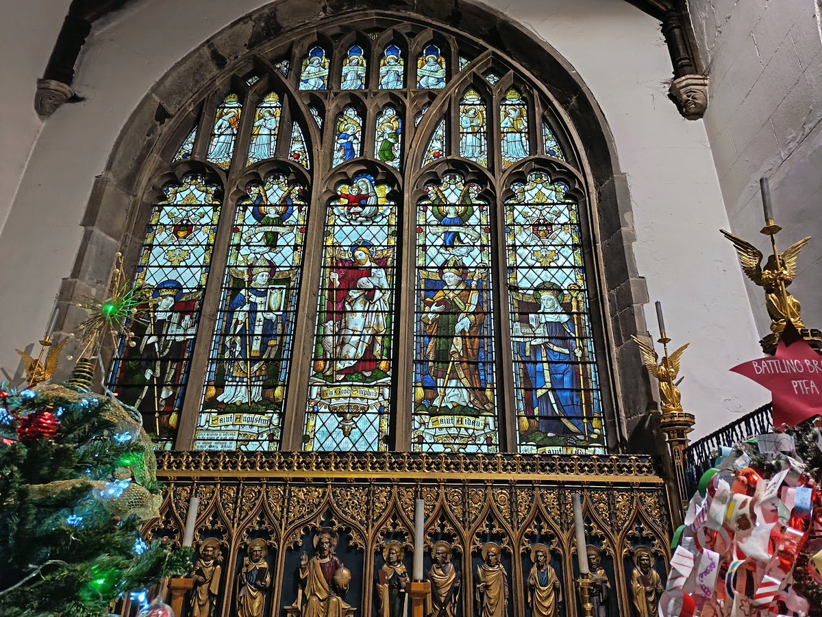 AlisonPailing's tweet image. #AlphabetChallenge #WeekWforWindows 

Dropped into St Mary’s Church, Hinckley to see Christmas trees and found a beautiful stained glass window too.