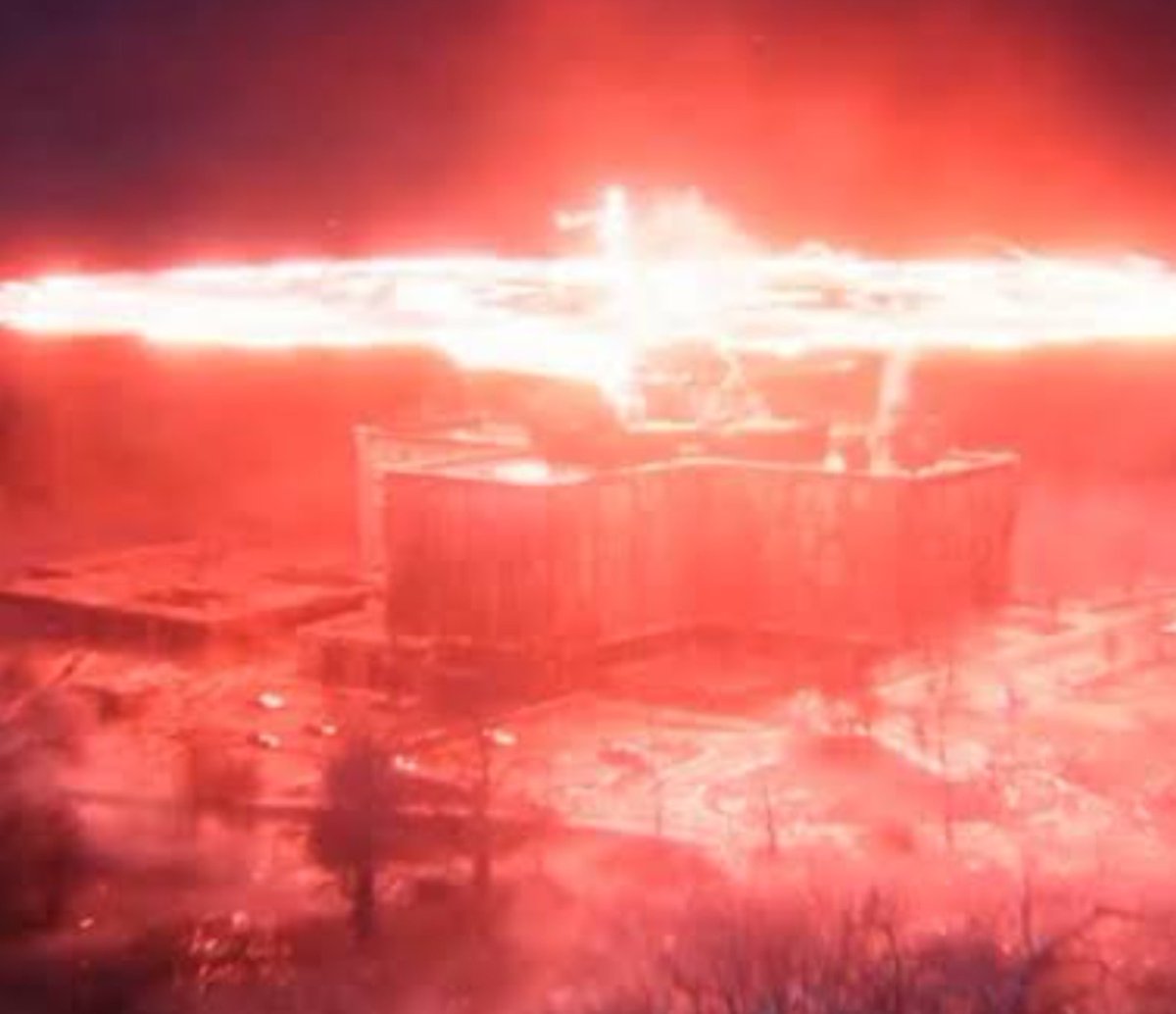 FhellypeTex's tweet image. Porque ninguém que está falando da Explosão do laboratório de Hawkins?  Ela vai ser responsável em quebrar o muro do mundo invertido.  #strangerthings #strangerthings5 #hawkins