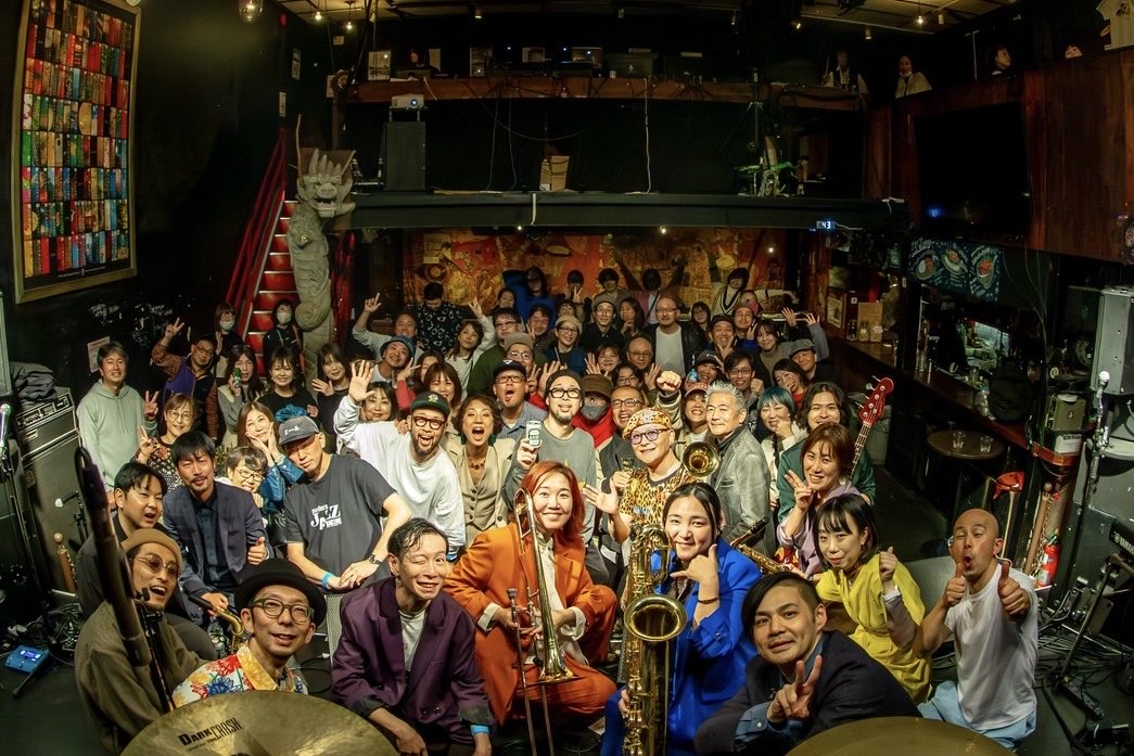 yapani003's tweet image. ヤパニ！企画Daylight Grooves
昼とは思えない熱気の中、無事終演いたしました。
ご来場いただいたみなさま、ご出演いただいたみなさま、ありがとうございました！

2025年11月30日(日)
月見ル君想フ

■出演
・Yapani! (Guest : mizqui)
・Wa Yo Set (from 大阪)
・上鈴木兄弟