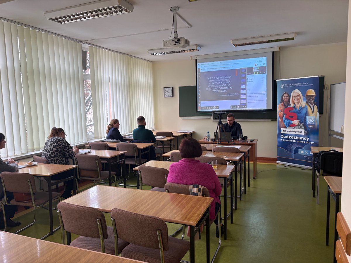 OIP_Olsztyn's tweet image. 📅 Dziś odbyło się szkolenie „Zatrudnianie cudzoziemców” zorganizowane dla członków Stowarzyszenia Księgowych w Polsce Oddział Okręgowy w Olsztynie.
💻🏢 Spotkanie miało formę hybrydową, a udział wzięło ok. 30 osób.

#OIPOlsztyn #PIP #Szkolenie #Cudzoziemcy #PrawoPracy