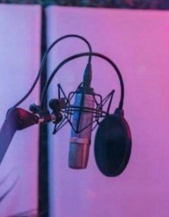 Por todas las mañanas animadas, las tardes informadas y las noches musicalizadas... ¡Muchas gracias,
locutores,Felicidades!
#Cuba 
#HolguinSí