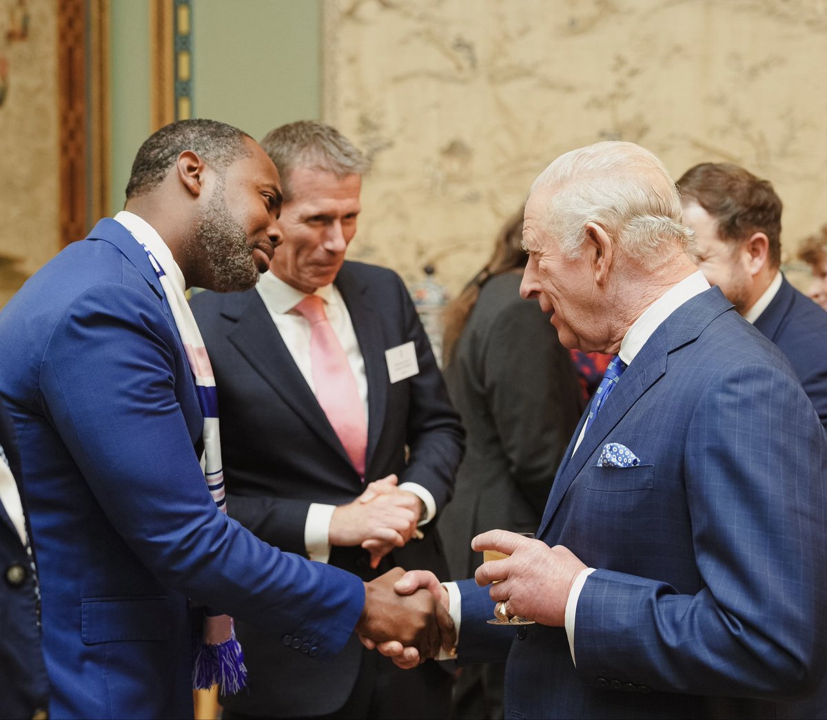 On Wednesday, 26 November the Premier, the Hon. E. David Burt, JP, MP, was received in a private audience by His Majesty King Charles III alongside His Excellency the Governor, Andrew Murdoch CMG, and Leaders and Governors of the other Overseas Territories. 🇧🇲🇬🇧