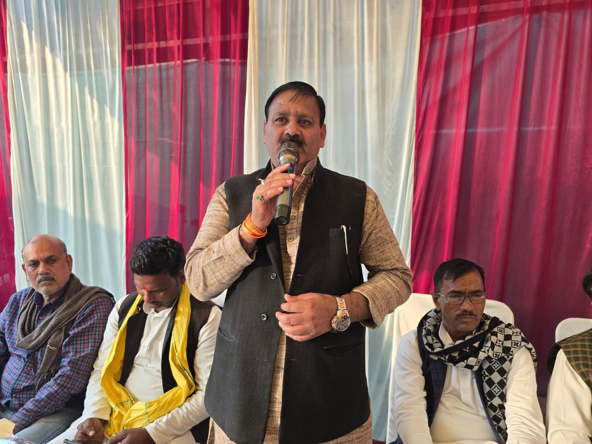 Virendra_mla's tweet image. आज जंगीपुर विधानसभा क्षेत्र के ग्रामसभा बोगना में स्व. रामबली चौहान जी की पुण्यतिथि पर उन्हें विनम्र श्रद्धांजलि अर्पित की एवं जरूरतमंदों को कम्बल वितरण किया!