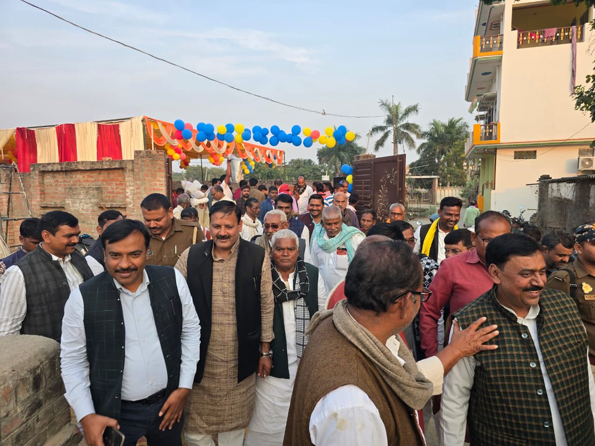 Virendra_mla's tweet image. आज जंगीपुर विधानसभा क्षेत्र के ग्रामसभा बोगना में स्व. रामबली चौहान जी की पुण्यतिथि पर उन्हें विनम्र श्रद्धांजलि अर्पित की एवं जरूरतमंदों को कम्बल वितरण किया!