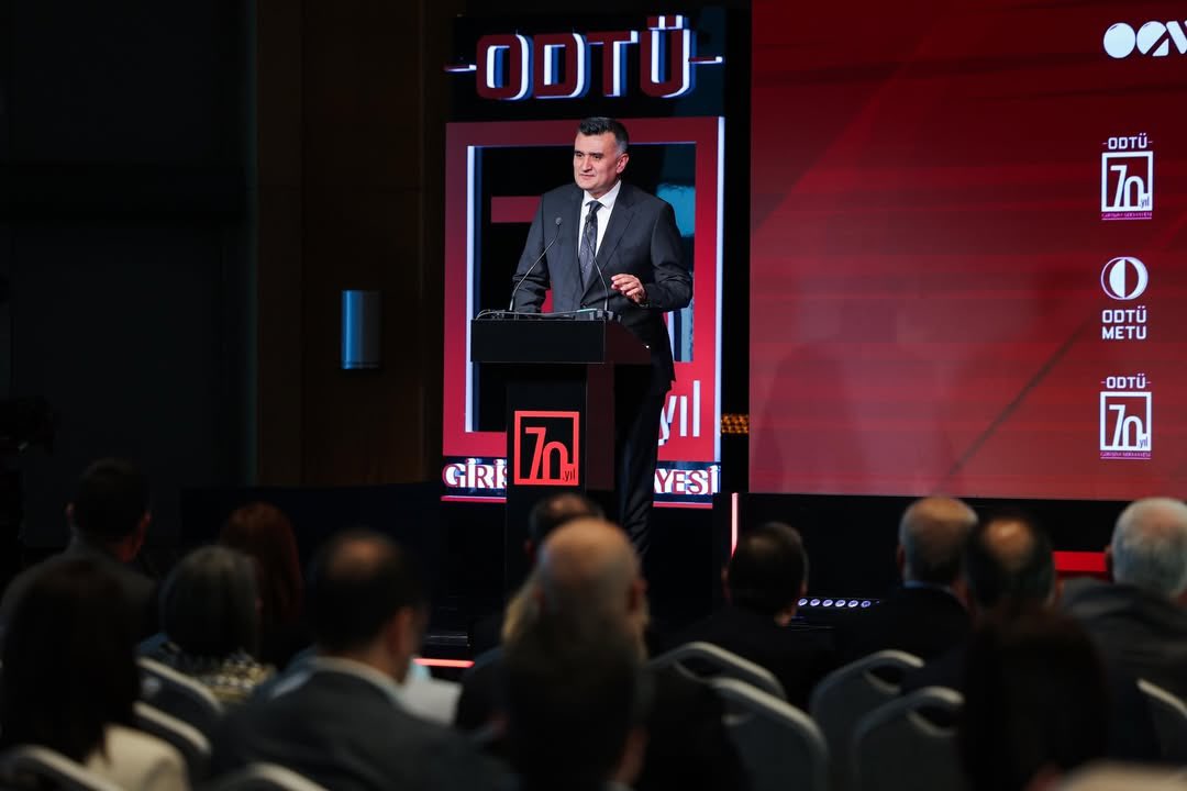 odtu70's tweet photo. ODTÜ’nün 70 yıllık birikimini geleceğe taşıyacak önemli bir adımı, Türkiye İş Bankası’nın ev sahipliğinde tanıttık.

@isbankasi @METU_ODTU 

ODTÜ70 Girişim Sermayesi Yatırım Fonu, Türkiye’de bir üniversite tarafından kurulan ilk endowment modeli olacak şekilde tasarlandı. https://t.co/MYncwhagL8