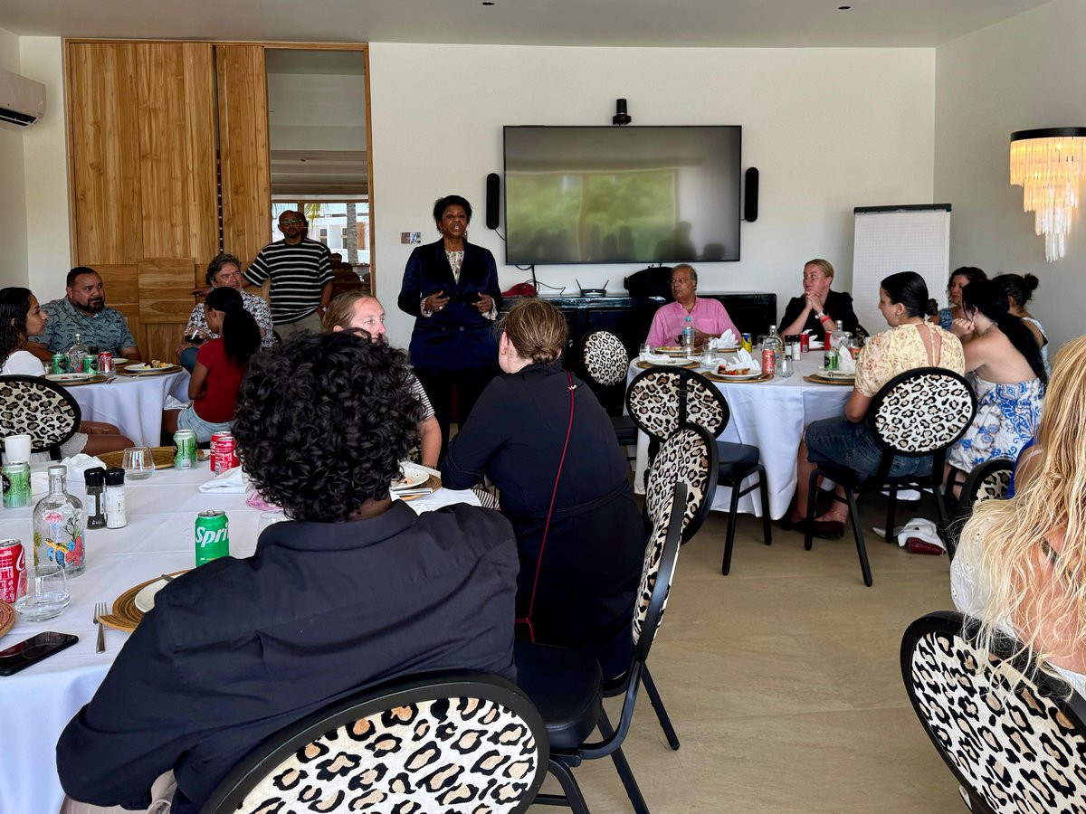 Samen met onder meer de #NCDR voerden commissievoorzitter Joyce Sylvester afgelopen weekend op Bonaire waardevolle gesprekken over het uitbannen van #discriminatie en #racisme in #Europees en #Caribisch #Nederland. Lees verder via:  …mmissietegendiscriminatieenracisme.nl/actueel/nieuws…