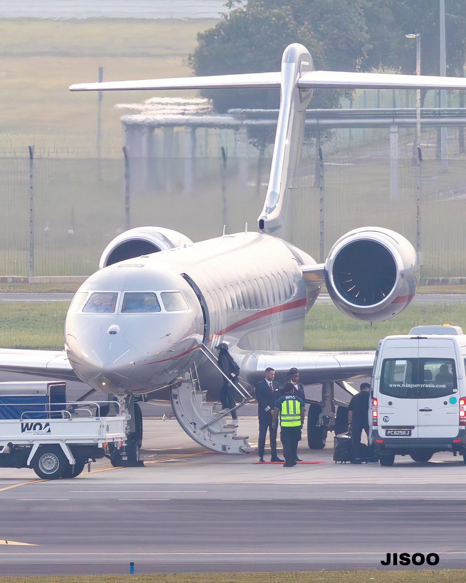 eleven_digits's tweet image. Jisoo, Jennie, and Rosé went back to Seoul via a private VistaJet Global 7500 after wrapping up BLACKPINK’s Singapore concerts  ✨
