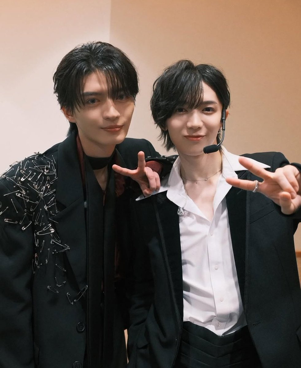 もっくん、しめちゃんと仲良いんだ
どことなく似てる？ふたりともお顔が天才
#原因は自分にある。
#CDTVライブライブ
#ゲンジブ混ぜるな危険