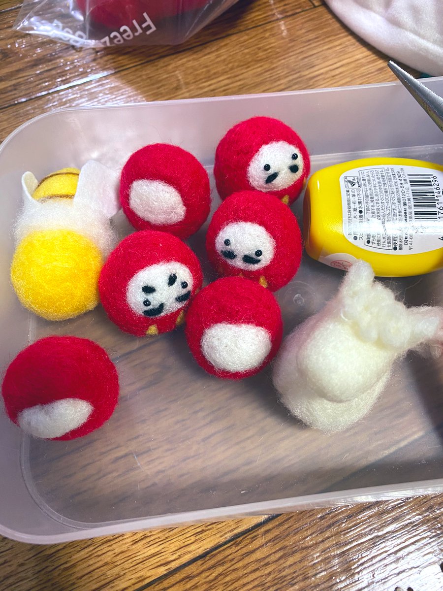 仕事すこーし落ち着いたので色々な依頼の品をちょっとずつ作ってるｺﾂ(( ˘ω ˘ *))ｺﾂ

 #羊毛フェルト
 #浅葱印。