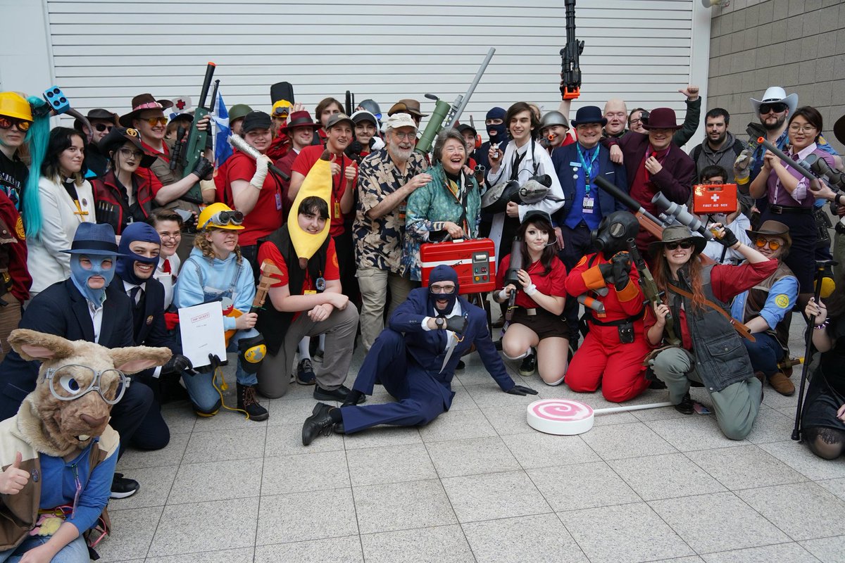 Valve Convention Cosplayers tweet media