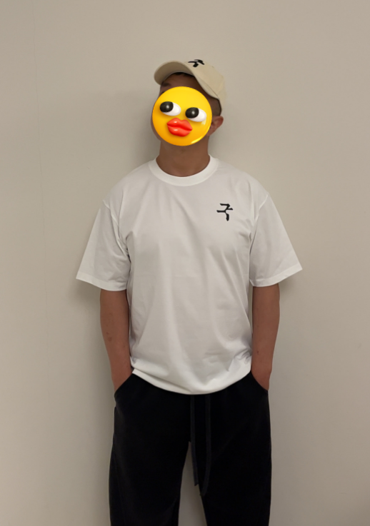 🤫🤫🤫紧急曝光

我悄咪咪的给大家曝光第一批Rialo中文社区周边礼物

大家都看过来呀！！！👀👀

本来想多憋几天的 
但是实在是憋不住了
还是给大家曝光一下咯

鸭舌帽，陶瓷杯，巨型Rialo抱枕，还有行走的RialoT恤
让大家感受一下我们的爱

米白色鸭舌帽-戴上就是行走的RialoLogo