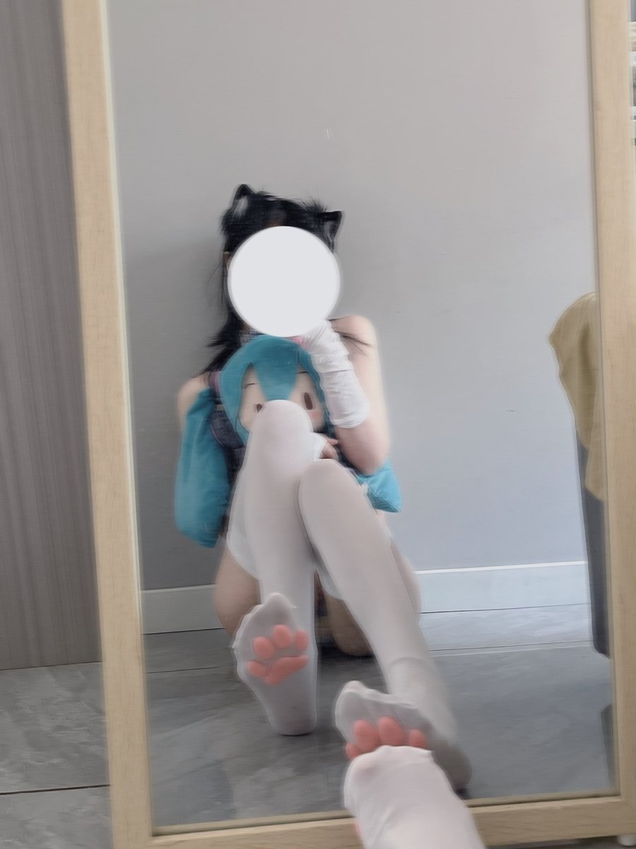 MuababyYan's tweet image. 可以用白丝把你踩射吗