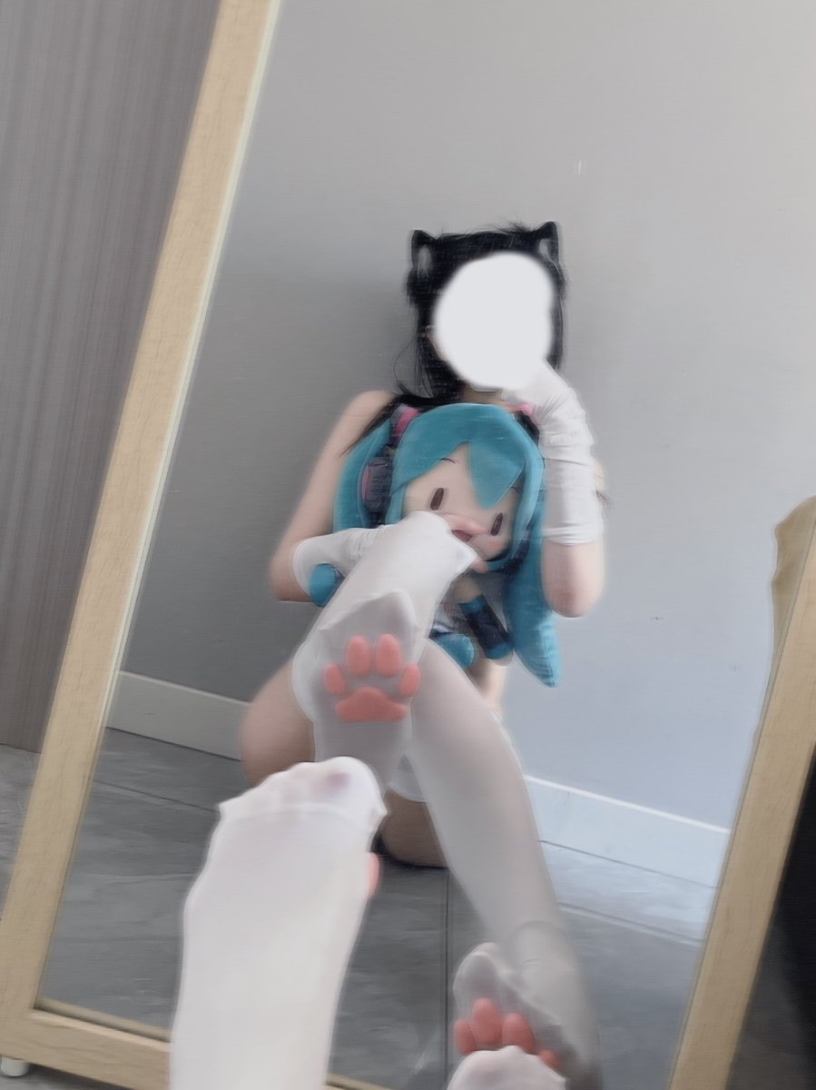 MuababyYan's tweet image. 可以用白丝把你踩射吗