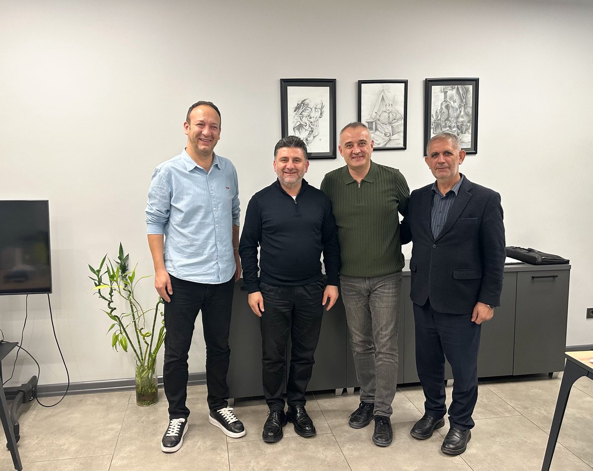 Bugün OSB ziyaretlerimizin bir diğer durağı Vespro Mühendislik firmasıydı. Yönetim Kurulu Başkanı Abdullah Kara ile sektöre dair verimli bir sohbet gerçekleştirdik. İlçemize değer katan üretim ve istihdam çalışmaları için kendilerine teşekkür ediyorum.