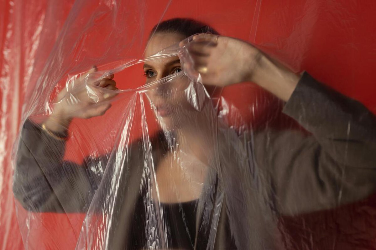 centcapglobal's tweet image. Your AI trading bot seems brilliant, but what if it&apos;s part of a herd marching toward a cliff? The &apos;algorithmic monoculture&apos; trap means thousands of AIs could make the same disastrous trade simultaneously. #AIInvesting #AlgorithmicTrading #SystemicRisk

cent.capital/news/algorithm…