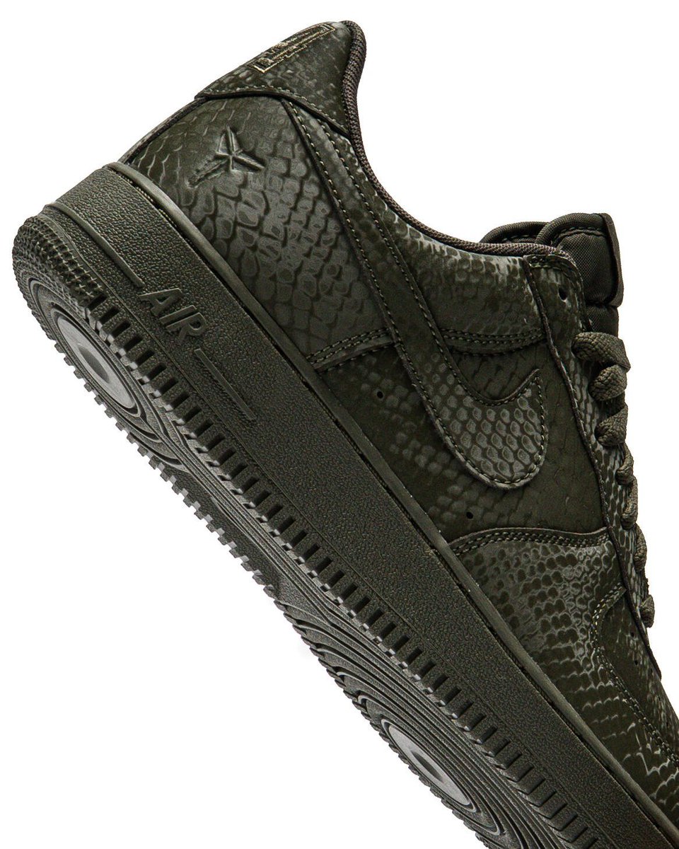 kobe bryant air force 1 footlocker
