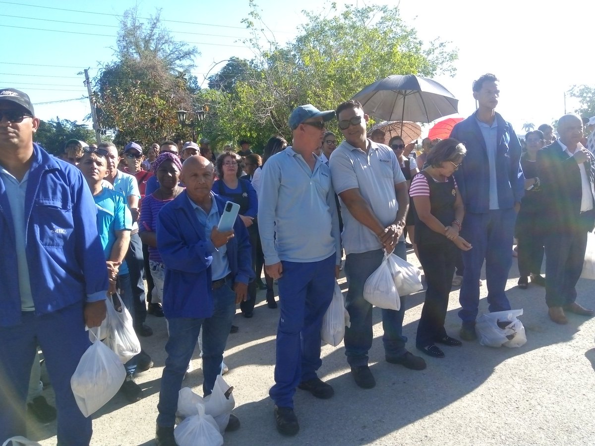 ErneyPerez4's tweet photo. Reconocimiento a los eléctricos y comunicadores del #MunicipioBartoloméMasó en esta mañana. https://t.co/PEppxZqLMy