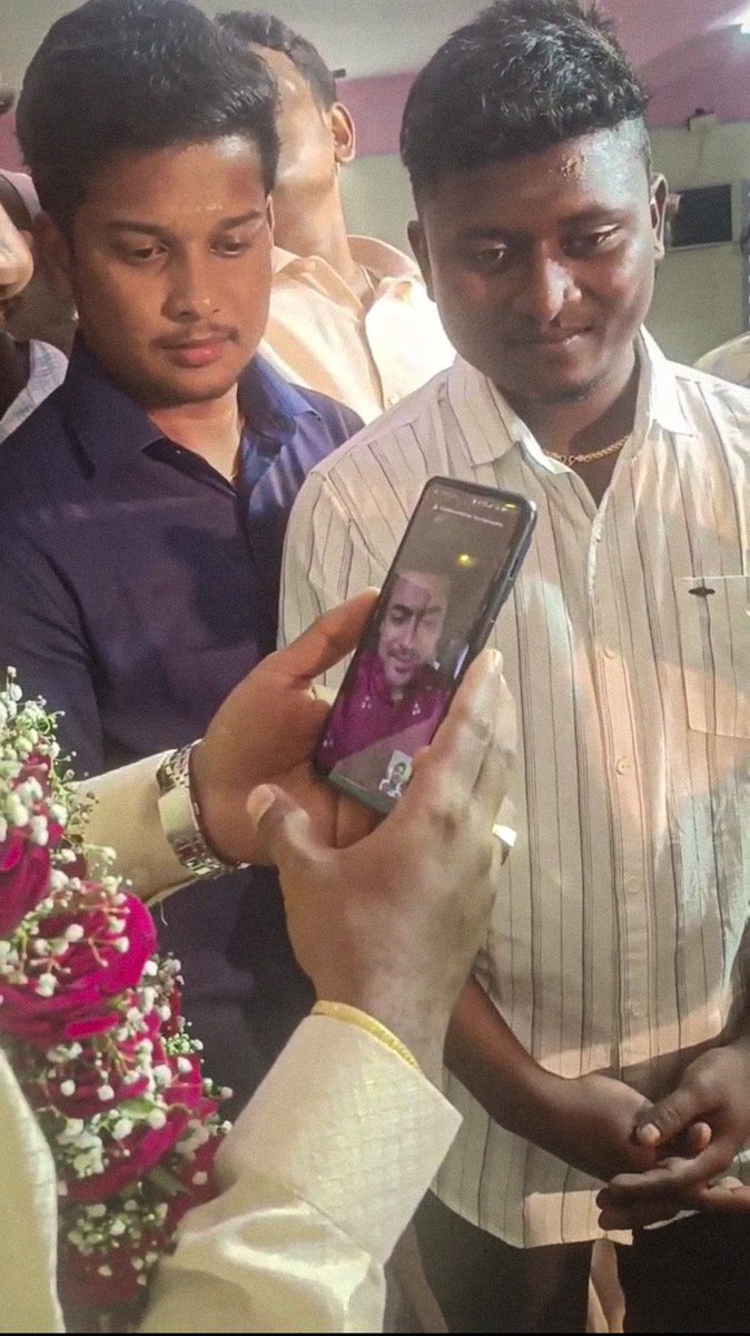 GuhanSuriya's tweet image. The Moment to be cherished 🥹🤍

@Suriya_offl nna 👑❤️ 

#Karuppu