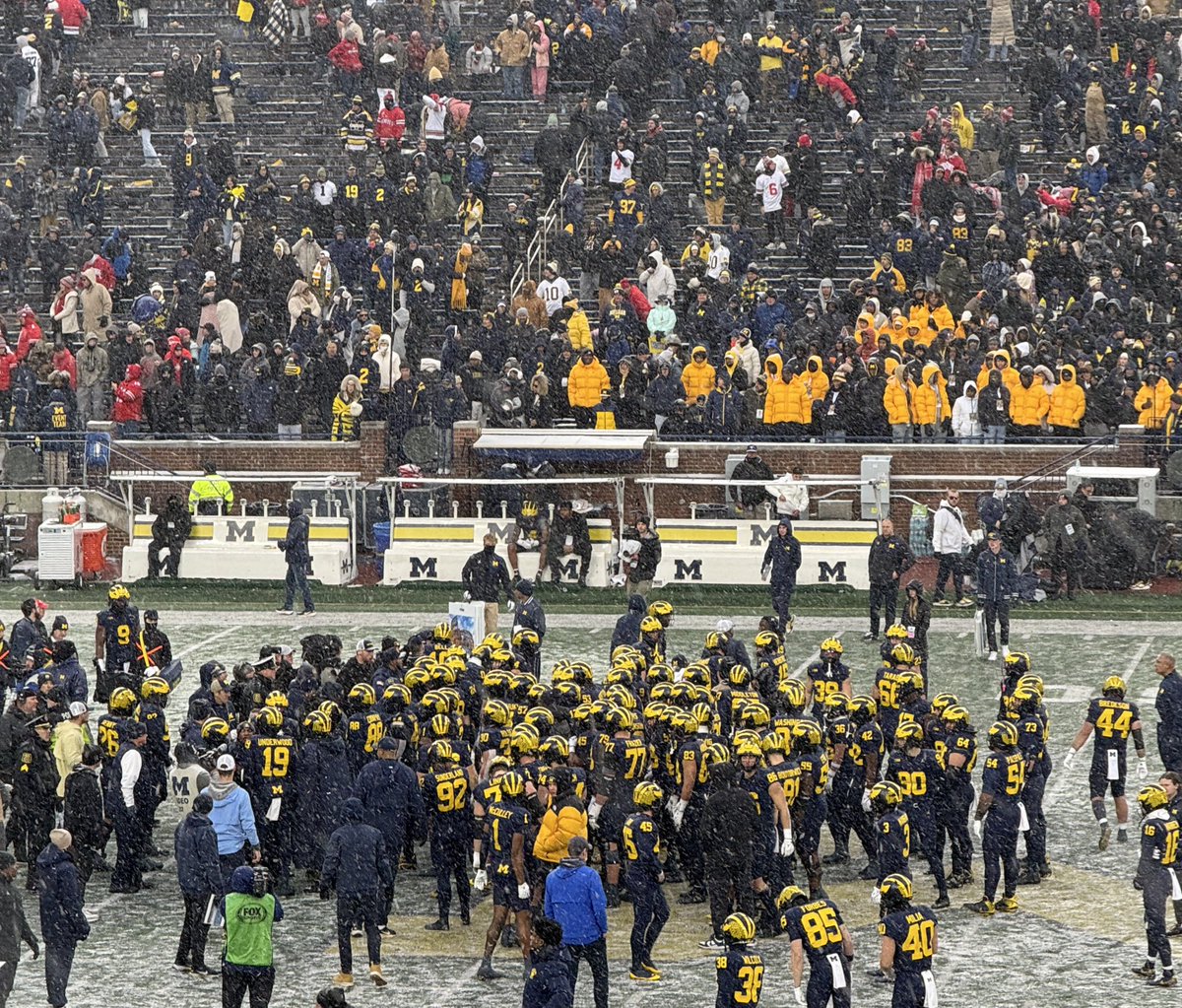 tSilverBulletin's tweet image. Not only did Michigan's players stand at midfield to block a potential Ohio State flag planting, but their staffers also rolled out equipment carts to take up space.

Pretty lame response after getting demolished in the second half.

Ryan Day took the high road anyway.