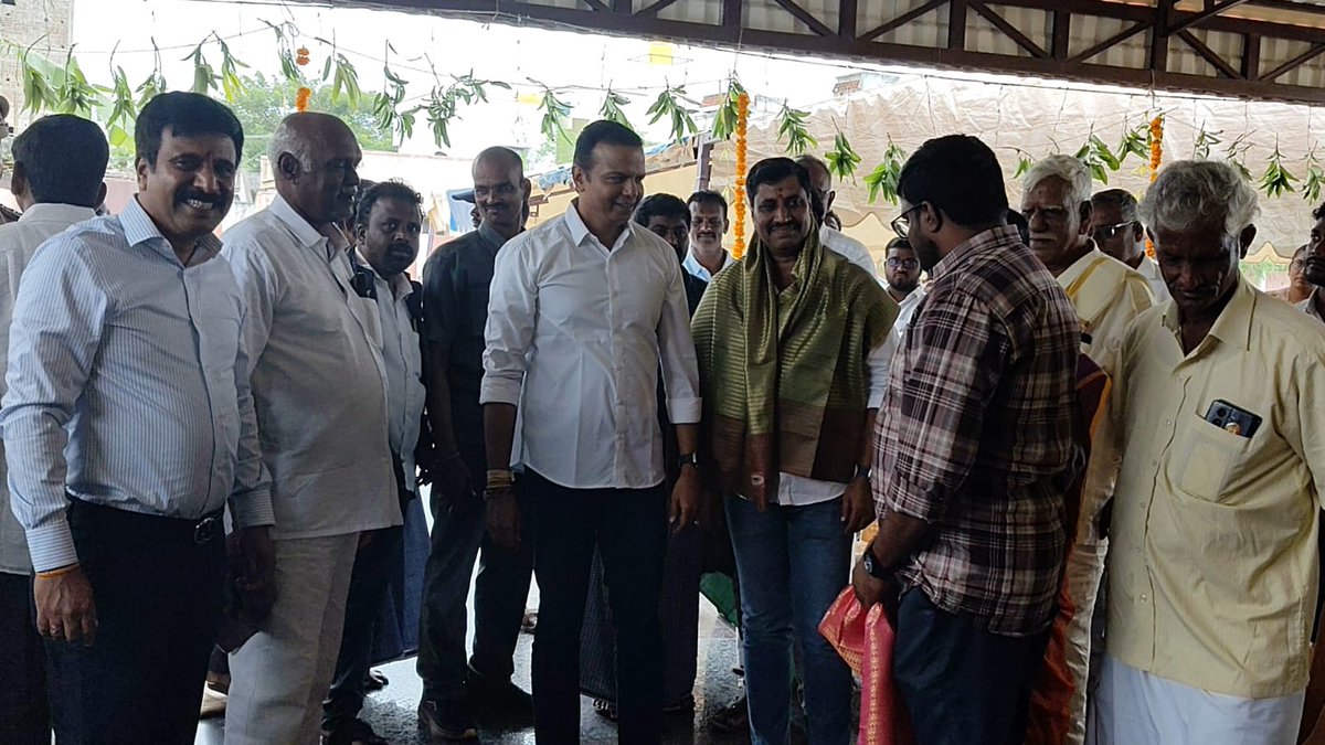 GaliBhanuTDP's tweet image. నిండ్ర మండలం చవరం బాకం Dr గోవిని బాలసుబ్రమని గారి నూతన గృహప్రవేశం కార్యక్రమం లో పాల్గొన్న నగరి ఎమ్మెల్యే గాలి భాను ప్రకాష్ గారు
#AdminPost
#GaliBhanuPrakash
#GaliBhanuForNagari
#NagariConstituency