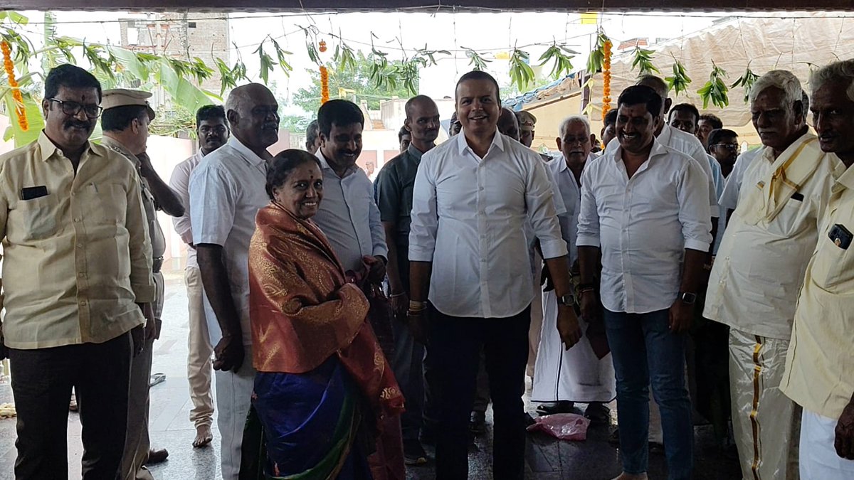 GaliBhanuTDP's tweet image. నిండ్ర మండలం చవరం బాకం Dr గోవిని బాలసుబ్రమని గారి నూతన గృహప్రవేశం కార్యక్రమం లో పాల్గొన్న నగరి ఎమ్మెల్యే గాలి భాను ప్రకాష్ గారు
#AdminPost
#GaliBhanuPrakash
#GaliBhanuForNagari
#NagariConstituency