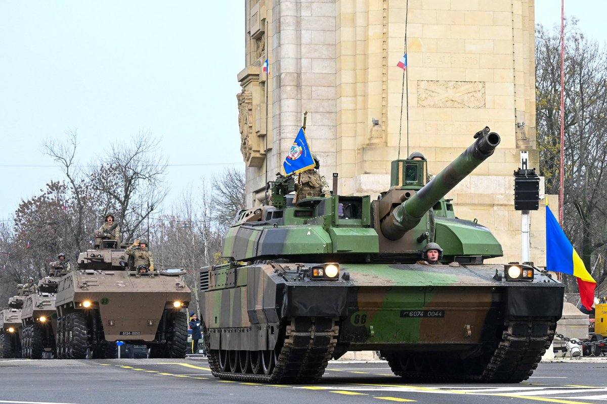 pascalbtr's tweet image. #Leclerc et #VBCI 🇫🇷 du @NATOBGRomania , lors du défilé militaire de la fête nationale 🇷🇴 👍
@FranceRomania @CTE_Off @2brigadeblindee 
📷FB Armata României