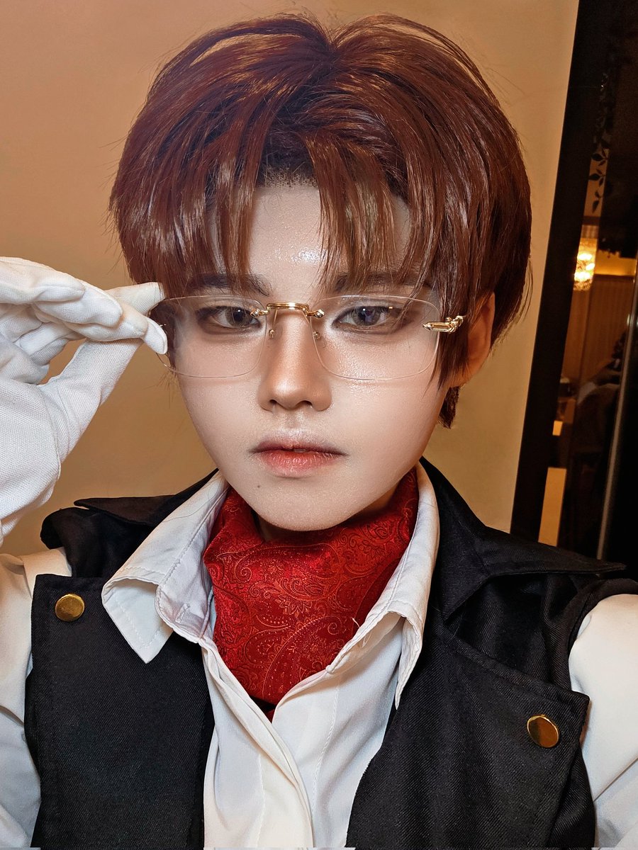 #황못죽_후기 #미션클리어_진실확인_선택
안녕하십니까, 영애님들.
저는 상단주 주단입니다.
대무도회가 끝난 후 무사히 데한민국으로 돌아가셨는지요?
언제나 평안과 행복, 그리고 행운이 가득한 나날들이 되시기를 바랍니다.
저의 아주 개인적인 사담은 타래로 천천히 이어보도록 하겠습니다. 감사합