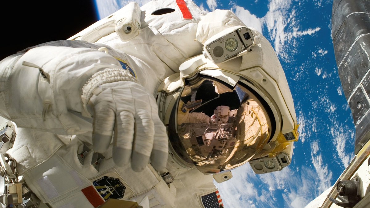 EDITORatWORK's tweet photo. #astronauts LINKS TO ASTRONAUTS #NASA #missions #orbiting #space_station #spacewalk #Challenger #CharlesDuke #MichaelCollins
https://t.co/MC1fwF2weG https://t.co/6TLcASCPTa