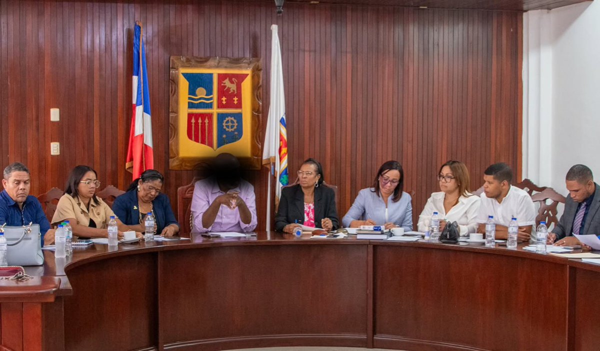 Tribunal ordena a 14 ediles de La Romana devolver RD$ 2.3 millones por aumento salarial ilegal dlvr.it/TPYmZb #NDigital