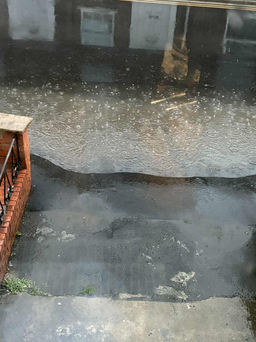 PaulRender1's tweet photo. @East_Riding I hate to do this, but after so many months, and no response or action from #ERYC or it's Councillors, I have to go public about a blocked drain outside our house
Union Street, Pocklington. #EastYorkshire #EastRiding
#EastRidingOfYorkshire @yorkpress #YorkshireLiving https://t.co/I9BaYa9Arz