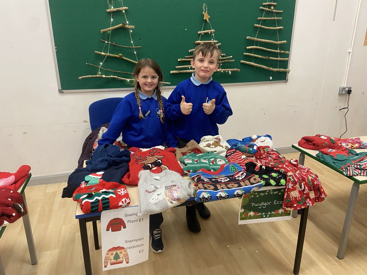 Siop Siwmperi Nadolig y Pwyllgor Eco ♻️
Eco Committee’s Christmas Jumper Shop 💚