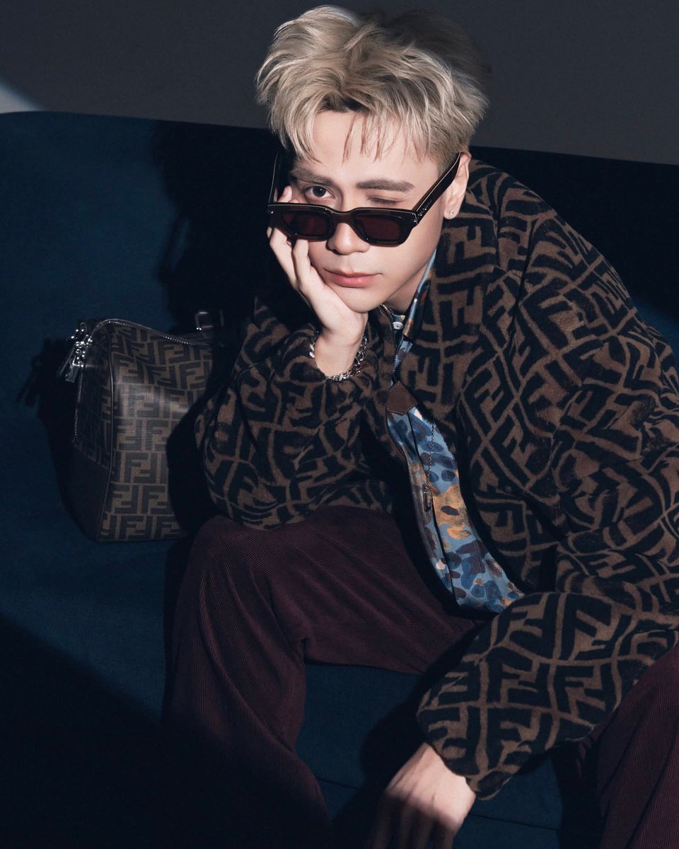 phan175617's tweet photo. Cú bắt tay cho BST thu đông giữa Tongtai và FenDi 
#QuangHungMasterD #Fendi #FendiPreSS26 https://t.co/BguQ82ApKP
