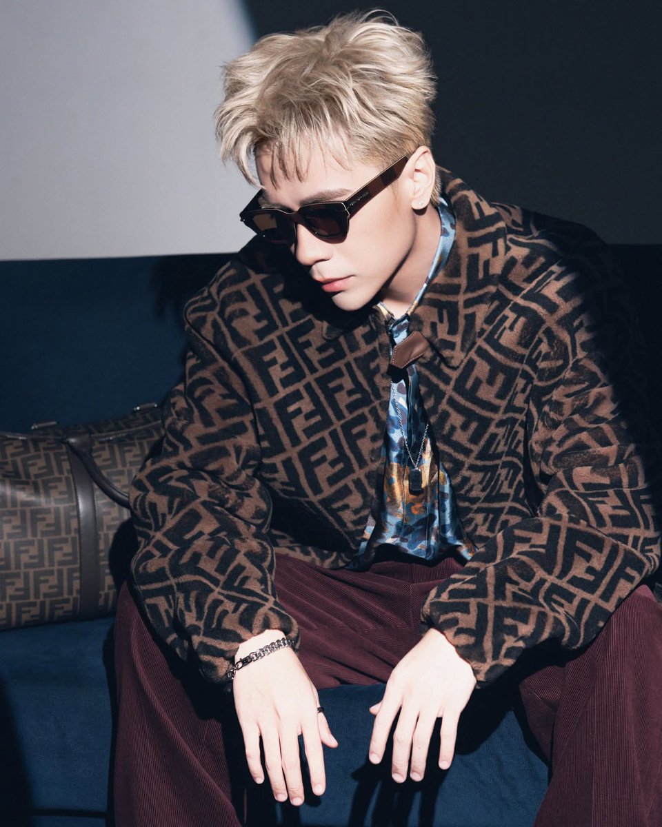phan175617's tweet photo. Cú bắt tay cho BST thu đông giữa Tongtai và FenDi 
#QuangHungMasterD #Fendi #FendiPreSS26 https://t.co/BguQ82ApKP