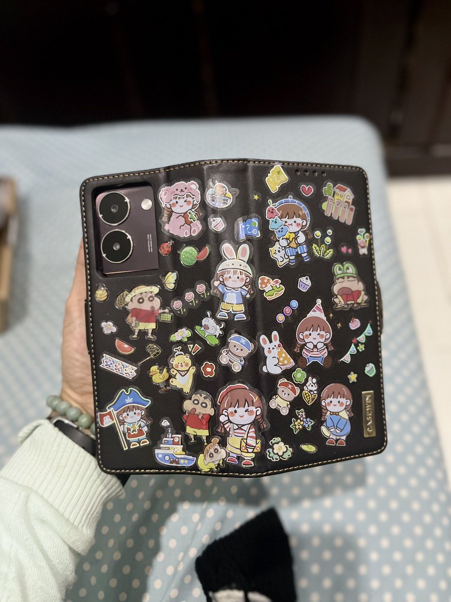 flip case yg udh lama ga ku pake, akhirnya bisa kepake juga berkat gen z 🙏🏻