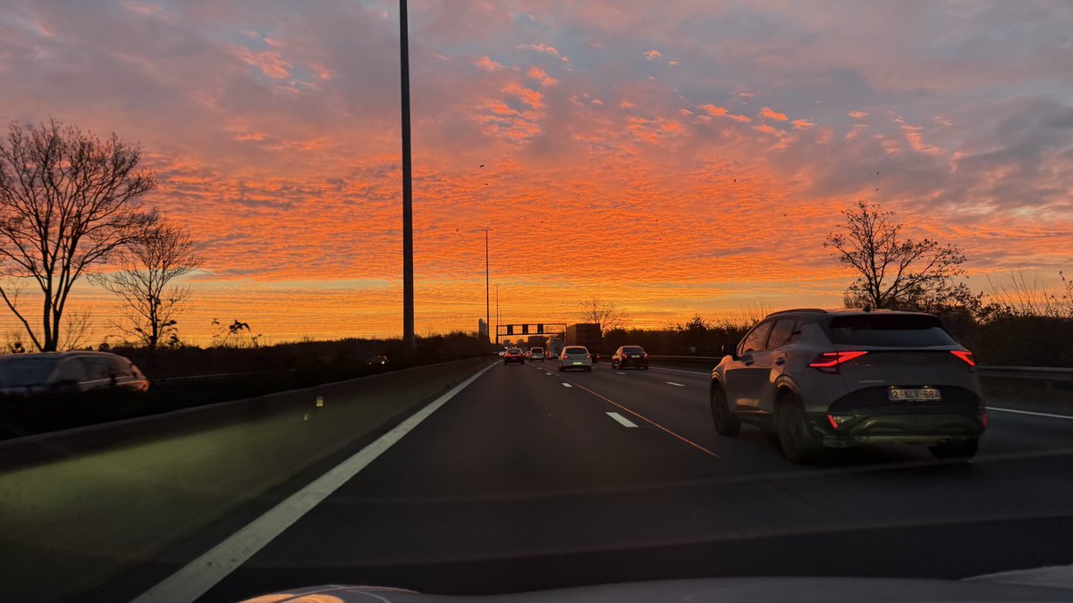 davidper's tweet image. Estaba fotografiable el amanecer esta mañana.