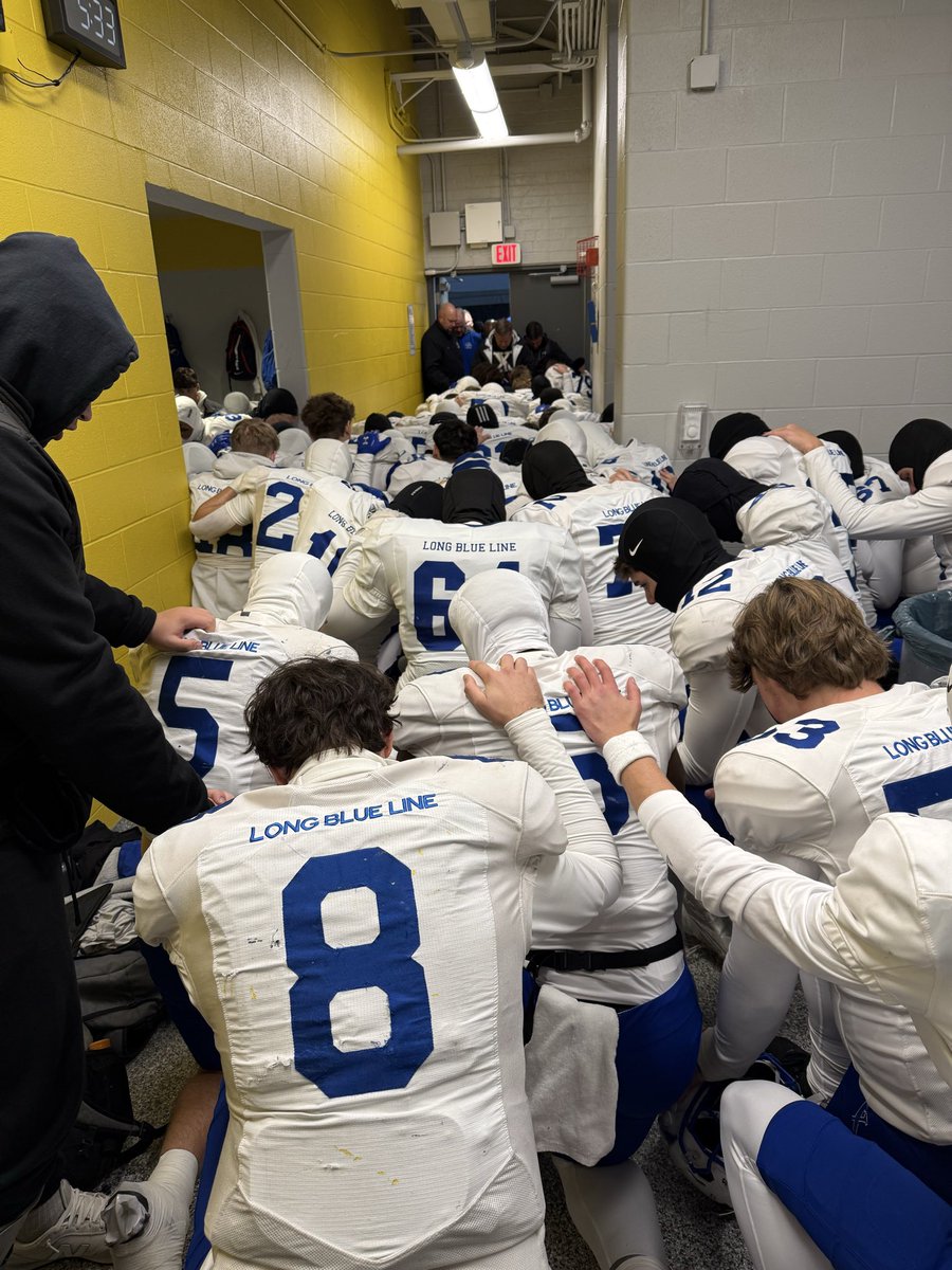StXFB's tweet photo. 🗣️ Calling all of the Long Blue Line!
If you want to share a 30-45 second video with the team about how much this run to state means to you, send it via email to (mgordon at stxavier dot org) and we’ll compile something together for the boys for Thursday.
LET’S GO!!! #StateWeek https://t.co/AsYH3f7wAL