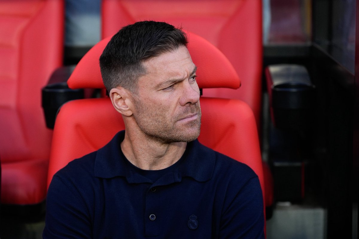 ActuFoot_'s tweet image. 🚨 𝗨𝗡𝗘 𝗥𝗘́𝗨𝗡𝗜𝗢𝗡 𝗗’𝗨𝗥𝗚𝗘𝗡𝗖𝗘 𝗘𝗦𝗧 𝗣𝗥𝗘́𝗩𝗨𝗘 𝗖𝗘 𝗝𝗘𝗨𝗗𝗜 𝗔𝗨 𝗥𝗘𝗔𝗟 𝗠𝗔𝗗𝗥𝗜𝗗 𝗖𝗢𝗡𝗖𝗘𝗥𝗡𝗔𝗡𝗧 𝗟’𝗔𝗩𝗘𝗡𝗜𝗥 𝗗𝗘 𝗫𝗔𝗕𝗜 𝗔𝗟𝗢𝗡𝗦𝗢 🇪🇸 !! 😬

4 à 5 cadres du groupe exprimeraient des inquiétudes sur la tactique, affirmant qu’elle nuit aux…